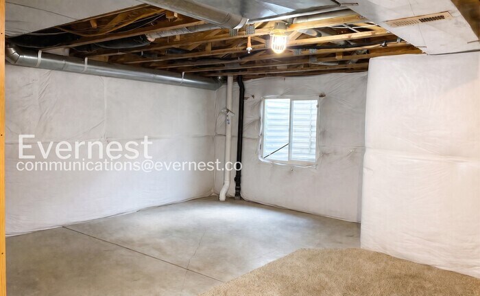 Building Photo - 2851 Kansas Dr