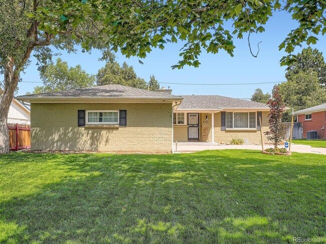 Building Photo - Impeccable brick ranch home for rent