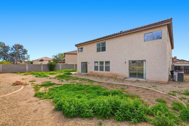 Building Photo - HUGE 6 Bedroom Home - Westgate and Freeways Nearby!