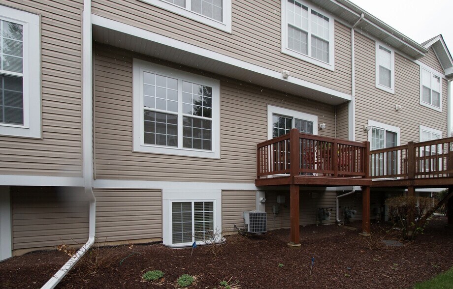 Building Photo - 560 Declaration Ln