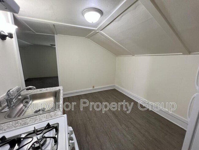 Building Photo - 525 1/2 Cherry St