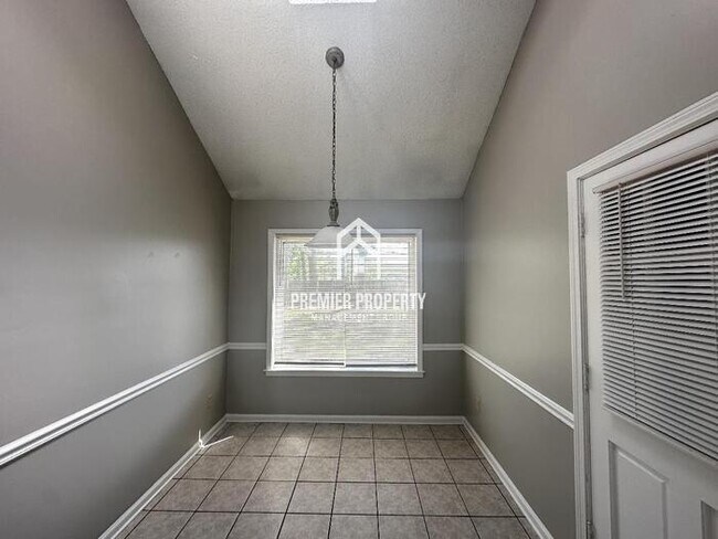 Building Photo - 3482 Kirby Terrace Dr
