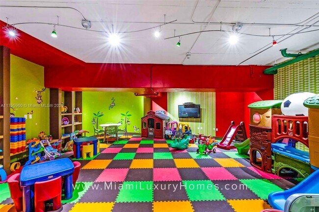 Building Photo - 900 Biscayne Blvd