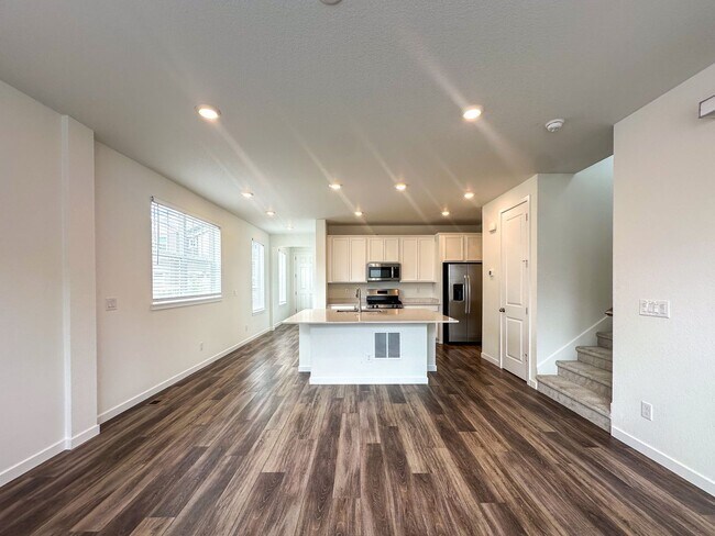 Building Photo - Luxurious 3bd home in Dove Village