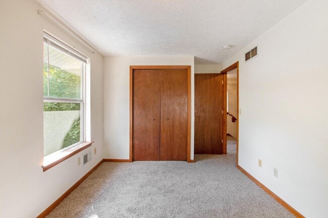 Building Photo - 528 Avon St