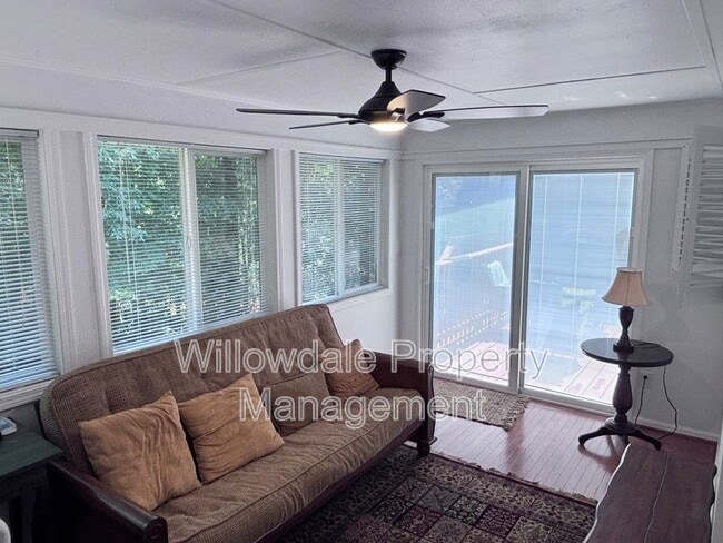 Building Photo - 305 Silvercliff Trail