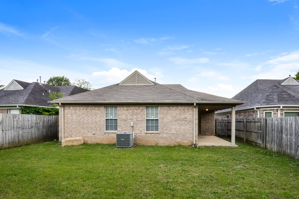 Building Photo - 7086 Crape Myrtle Dr