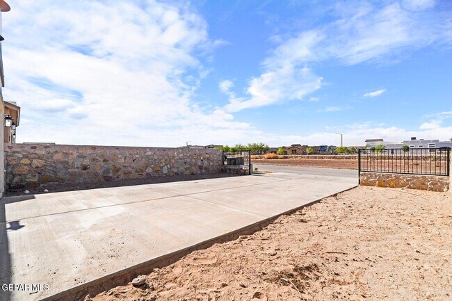 Building Photo - 14963 Pebble Hills Blvd