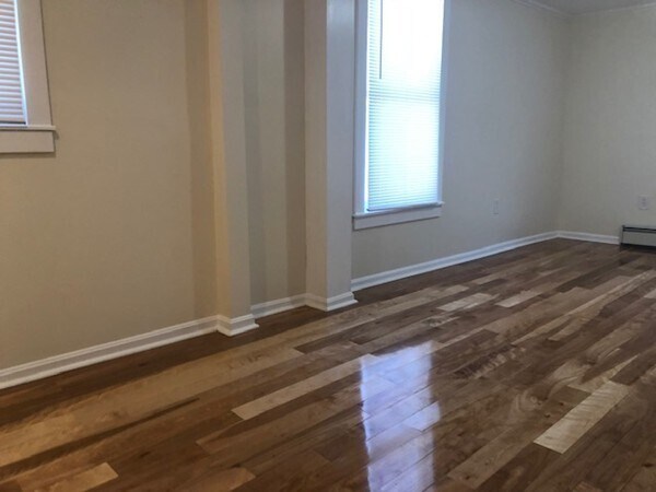 Building Photo - 58-60-60 Brackenbury St