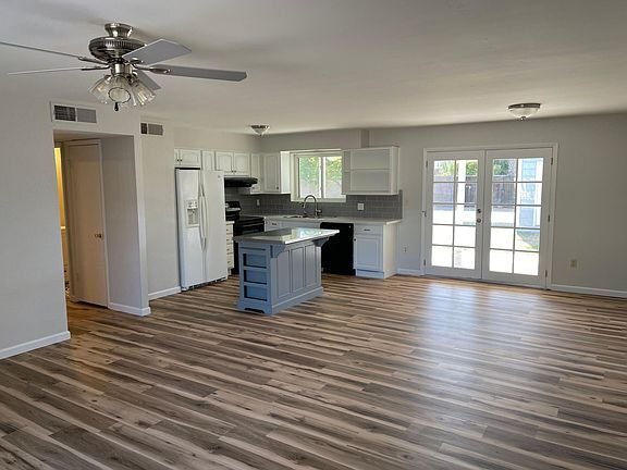 Building Photo - 3443 E Poinsettia Dr