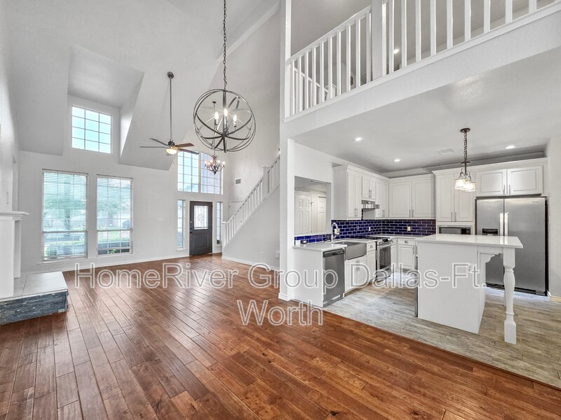 Building Photo - 325 Willow Creek Dr