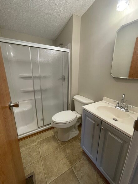 Building Photo - 18 Bellwood Dr