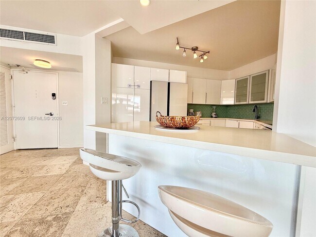 Building Photo - 5161 Collins Ave