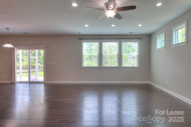Building Photo - 3013 Hamilton Mill Dr