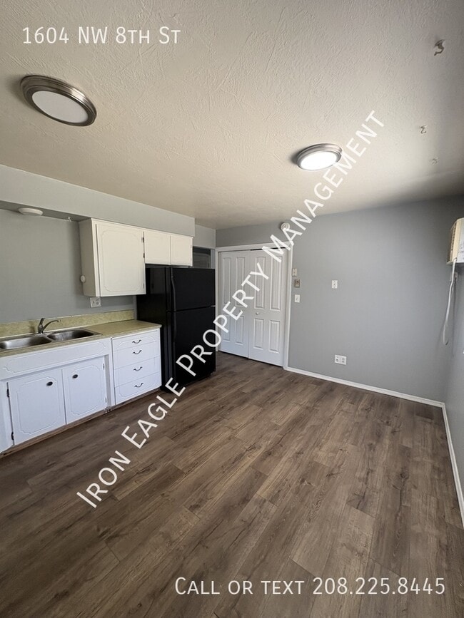 Building Photo - 1604 8th St NW