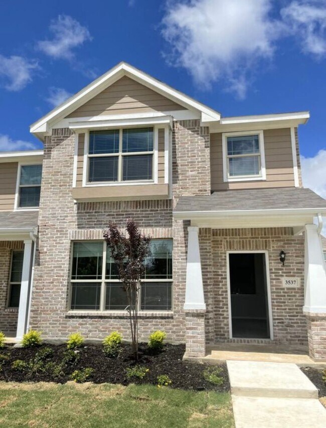Building Photo - 3537 Brentwood Dr