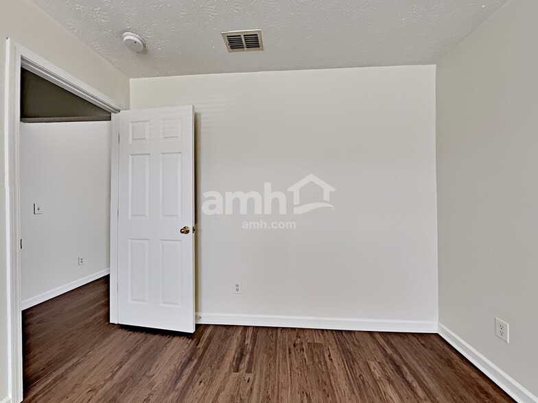 Building Photo - 2207 Erin Ln