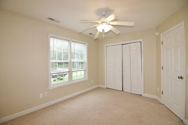 Building Photo - Great 3 bed + bonus house in Aberdeen