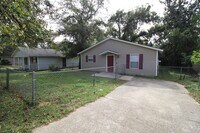 Building Photo - Updated 3BR/1BA Home – Fresh Paint, New Floors & Fenced Yard – HUD/Section 8 Accepted