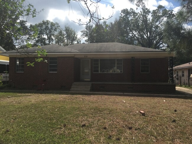 Primary Photo - 215 E Jordan St