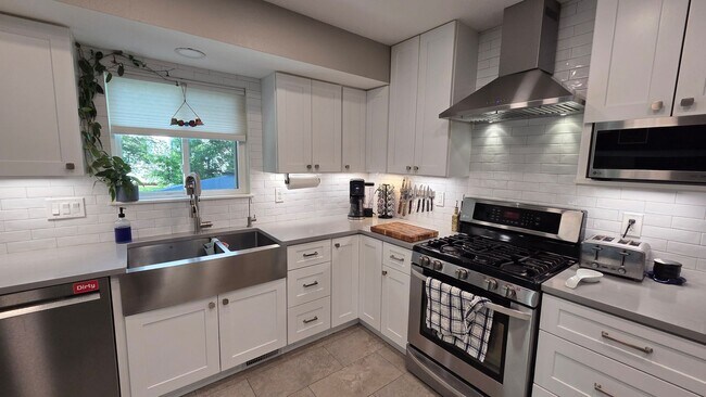 Building Photo - Beautiful 4 Bedroom 3.5 Bath Home - Longmont!
