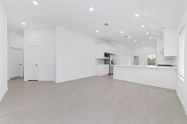 Building Photo - 26802 Tree Mallow Dr
