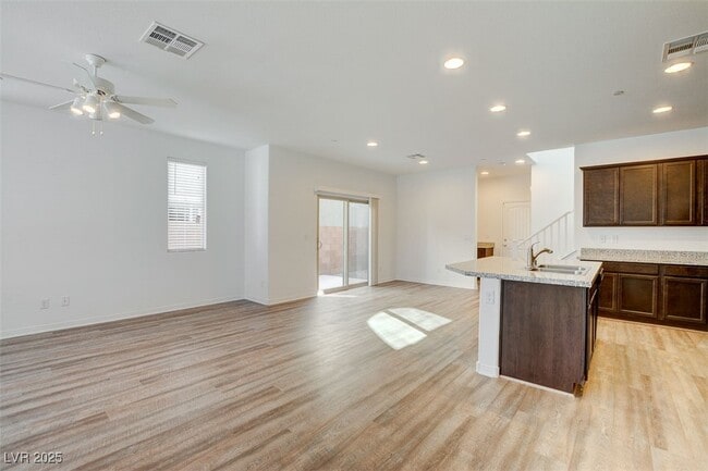 Building Photo - 3045 Historic Horizon Ave