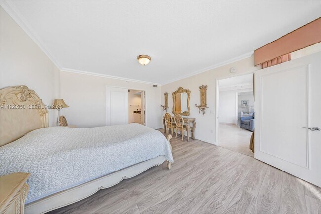 Building Photo - 17555 Collins Ave