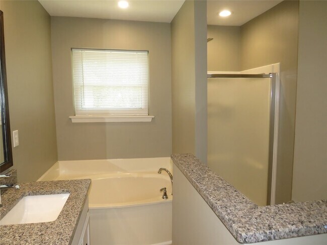 Building Photo - 3316 Darby Ln