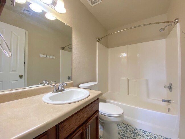 Building Photo - Northeast El Paso(Mesquite Hills 3bed with Refrig A/C and Solar Panels!