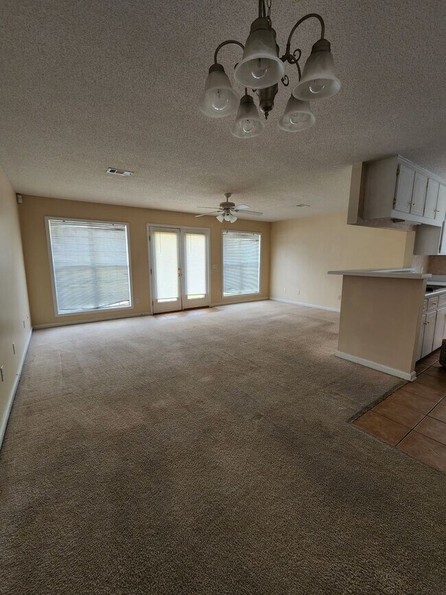 Building Photo - 143 S Spring View Dr