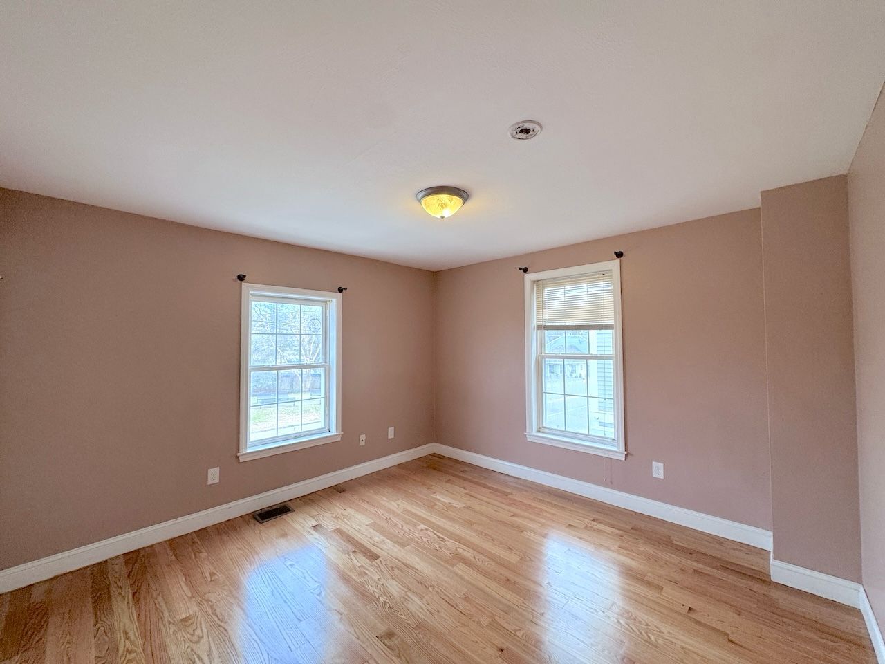 Building Photo - 848 Main St