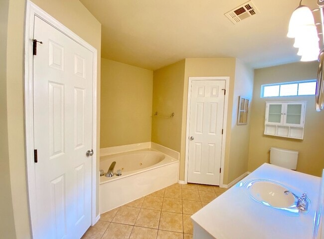 Building Photo - Union Schools 3 bed, 2, bath, 2 car garage