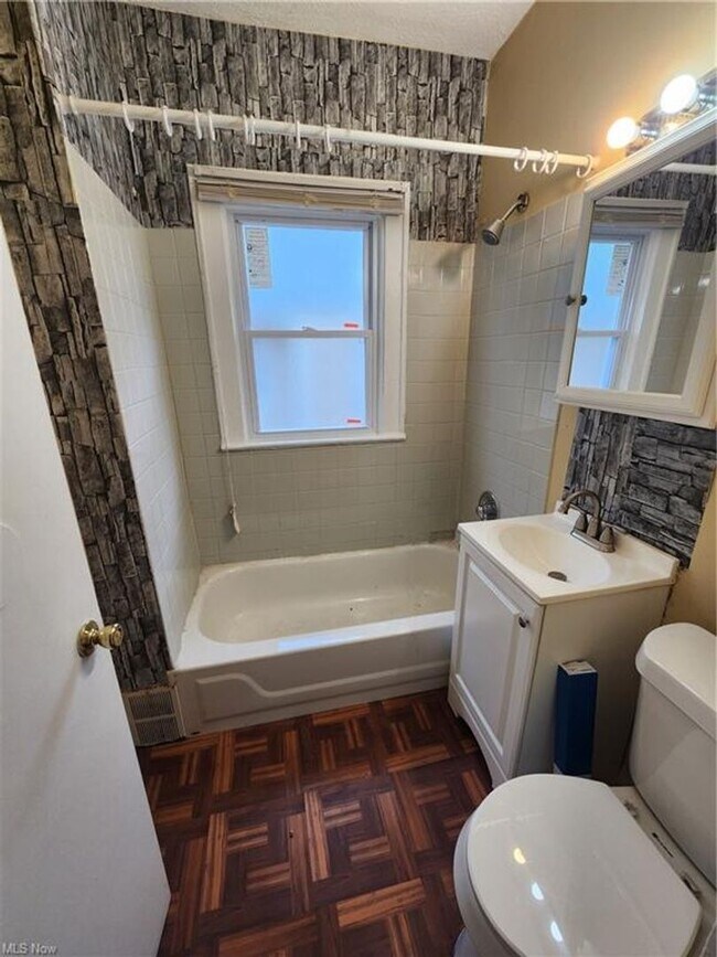 Building Photo - 1306/1308 E 134