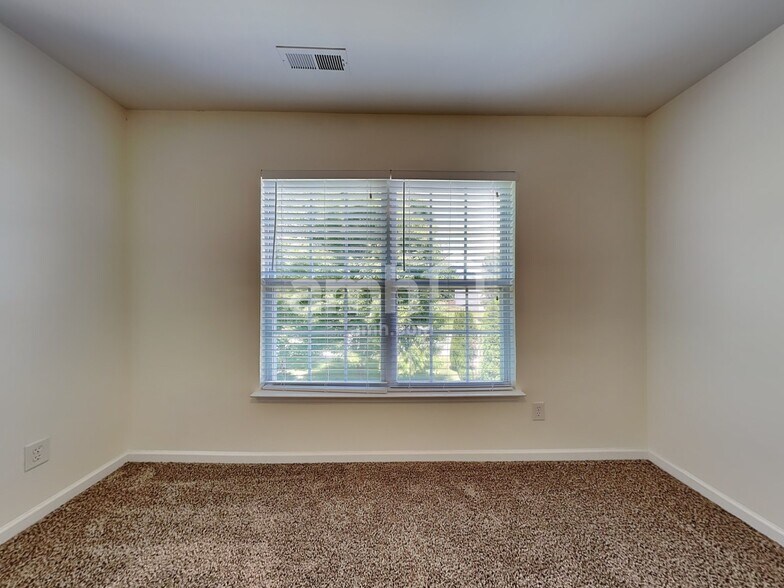 Building Photo - 1440 Cantwell Ct