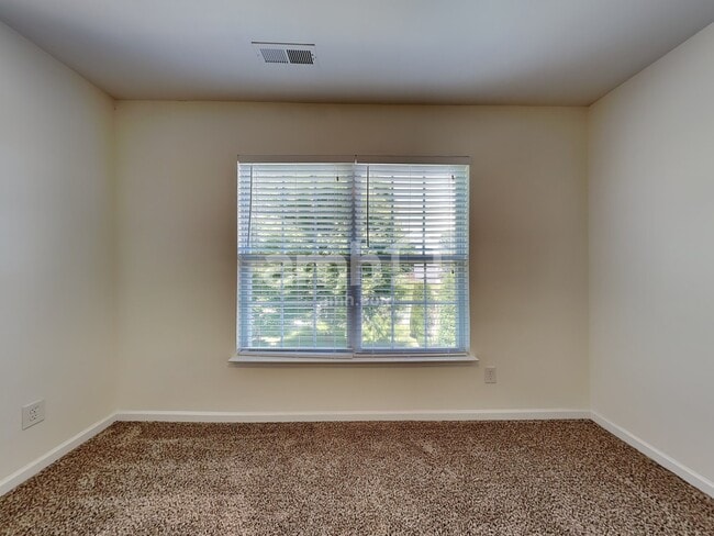 Building Photo - 1440 Cantwell Ct