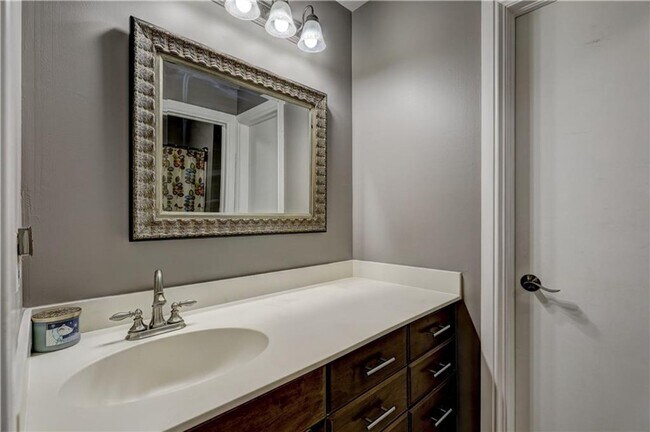 Building Photo - Luxury home in Oak Tree Park with a pool/tennis court/playground/walking trails - Edmond North Hi...