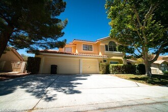 Building Photo - 910 Hollowbluff Ave