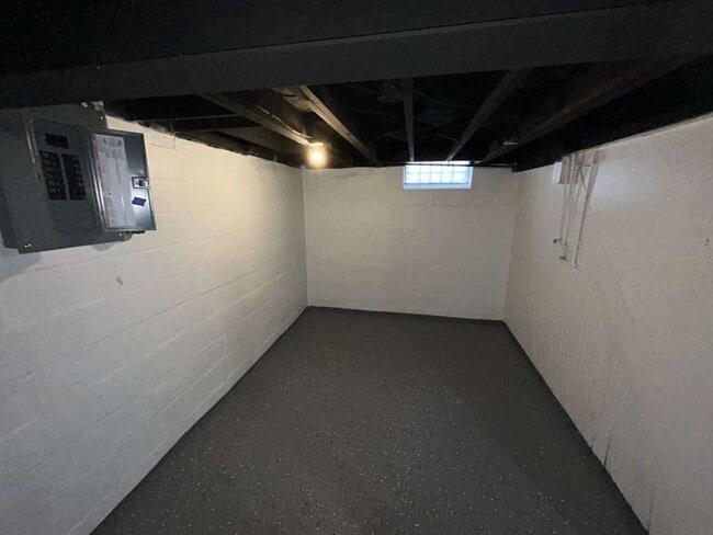 Building Photo - Cute 3 Bedroom Bungalow