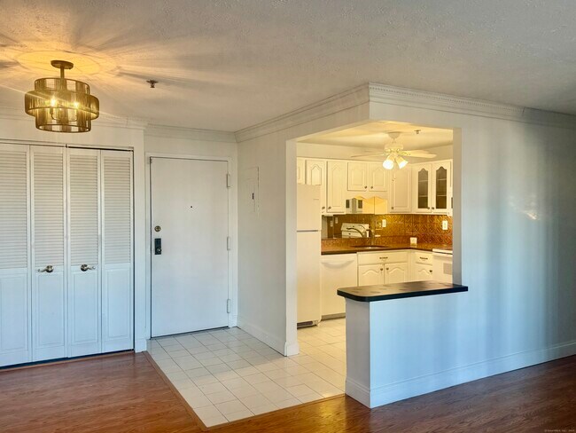 Building Photo - 111 deKoven Drive