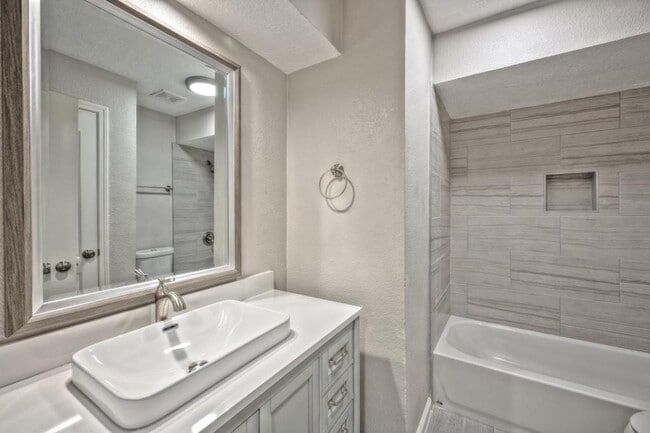 Building Photo - 1219 Gentle Bend Dr