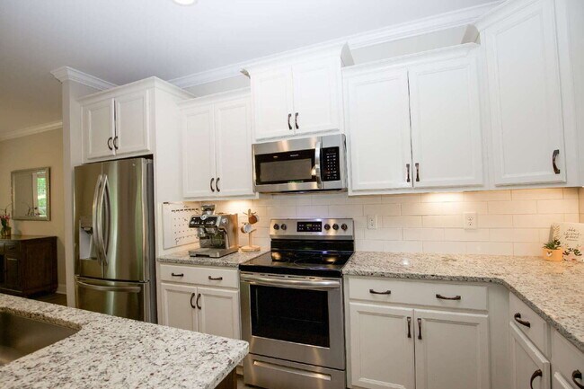 Building Photo - "Charming 4-Bedroom Retreat with Fireplace and 3 Full Baths in Aberdeen!"