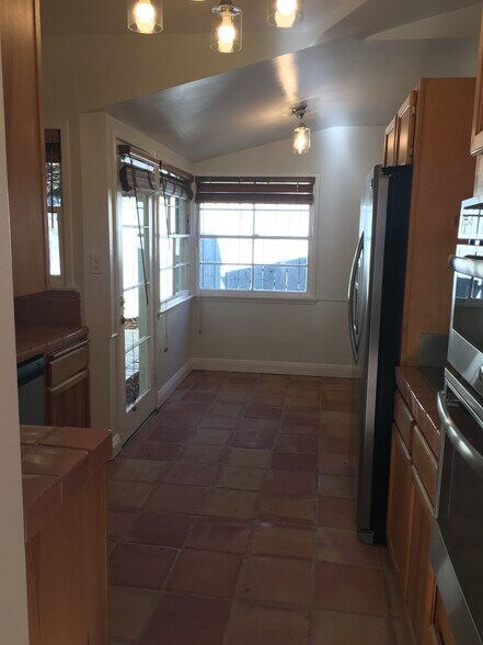 Kitchen nook unfurnished - 11425 Cashmere St