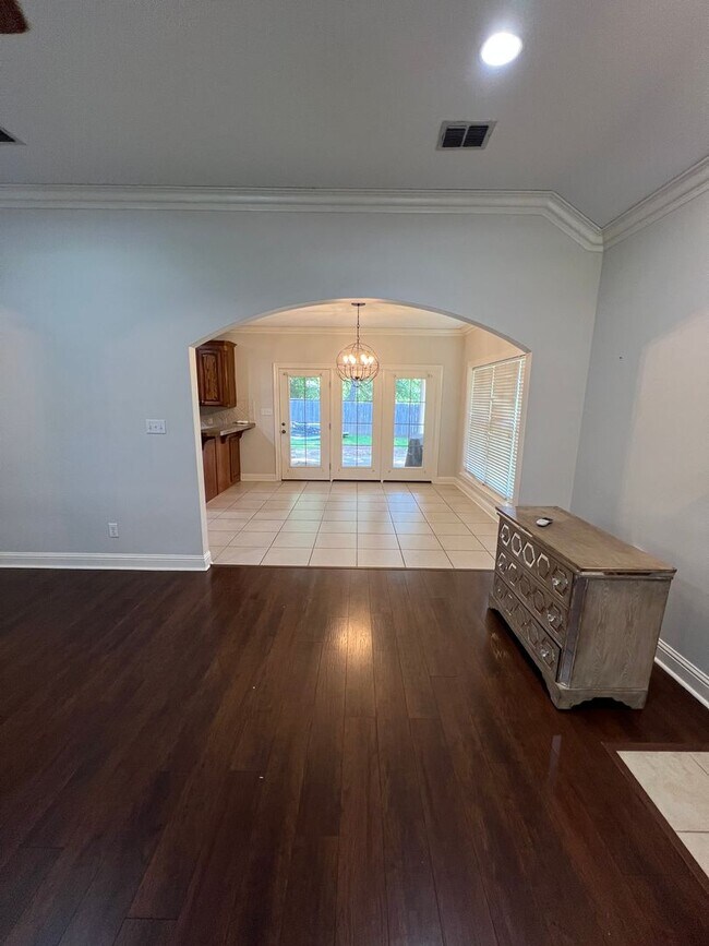 Building Photo - 10513 Plum Creek Dr
