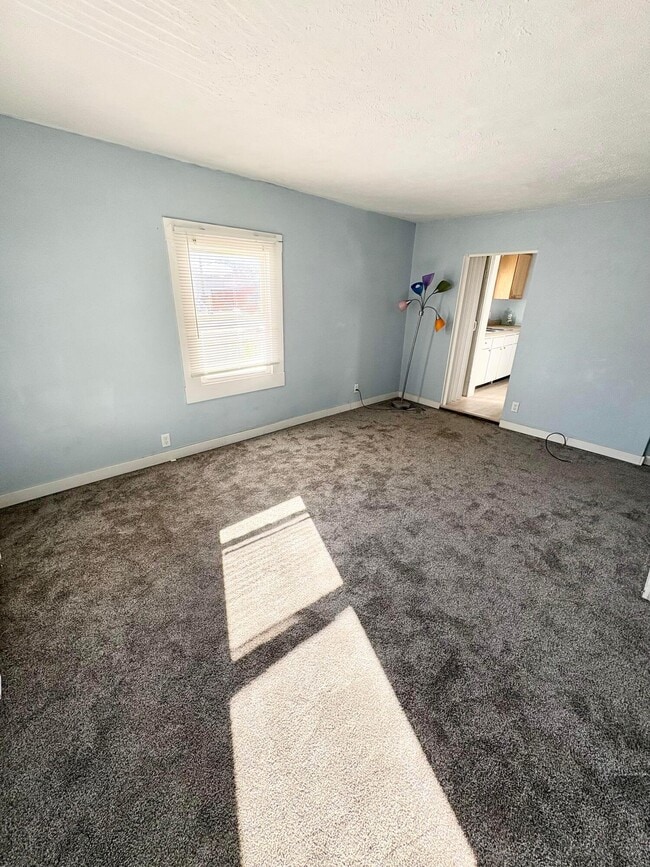 Building Photo - 2379 Linden Ave