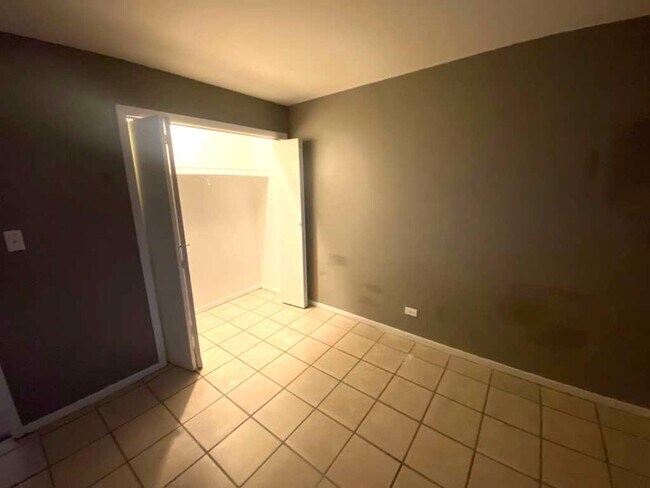 Building Photo - 4056 Bonhill Dr