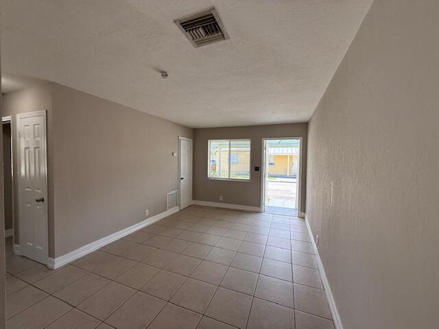 Building Photo - 400 Metcalf Ct