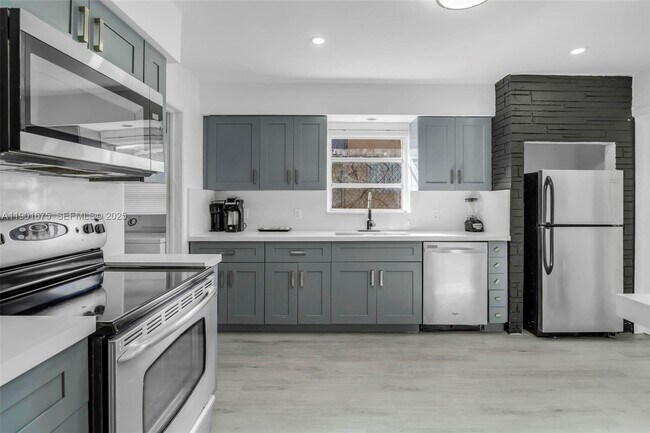 Building Photo - 230 NE 2nd Pl