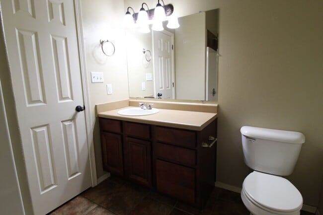 Building Photo - designed for comfort : 3 Bedroom 2 Bath