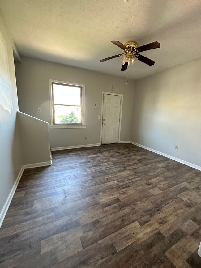 Building Photo - CLE Single Family 3 Bed 2 Bath FOR RENT!